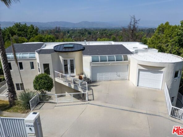 22449 Cass Ave | Sharlotshahi