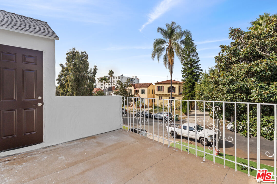 1122 S Citrus Ave | Sharlotshahi