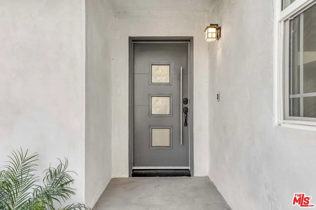 11512-la-maida-st-north-hollywoo (1)