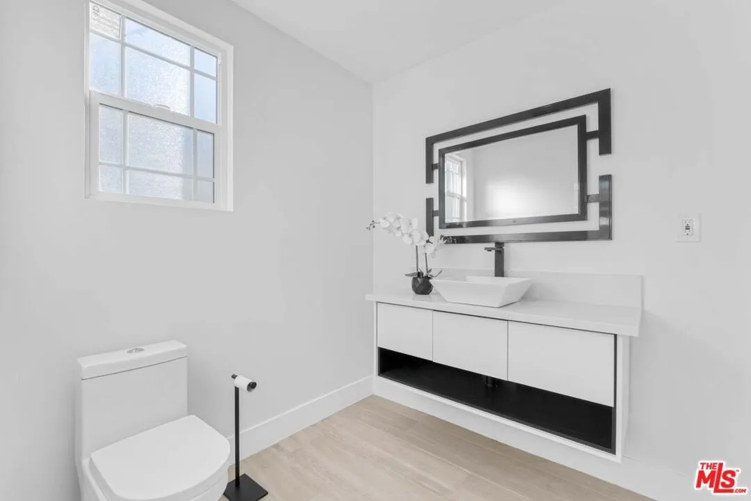 11512-la-maida-st-north-hollywoo (11)