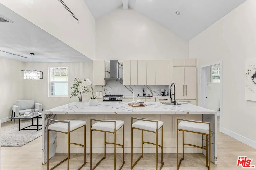 11512-la-maida-st-north-hollywoo (3)