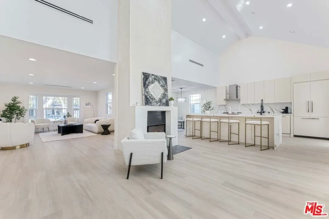 11512-la-maida-st-north-hollywoo (8)