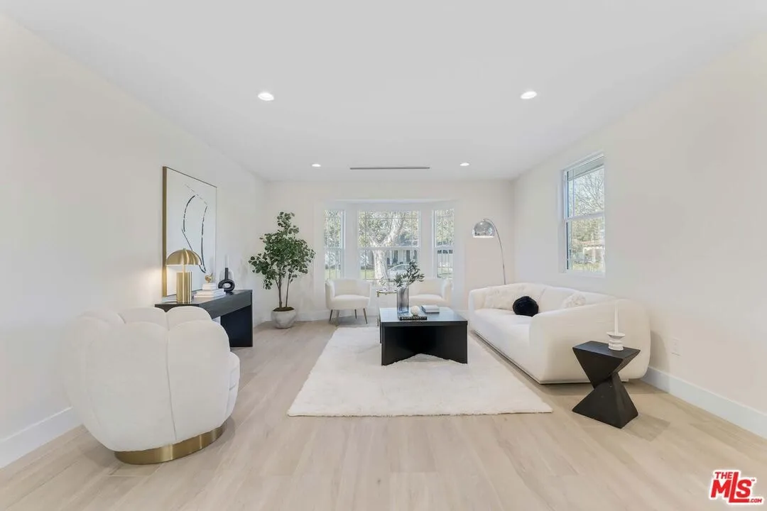 11512-la-maida-st-north-hollywoo (9)